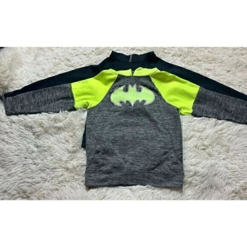 2 piece size Small (6-7) Boys Hoodie Sweatshirt bundle by Under Armour and Batma